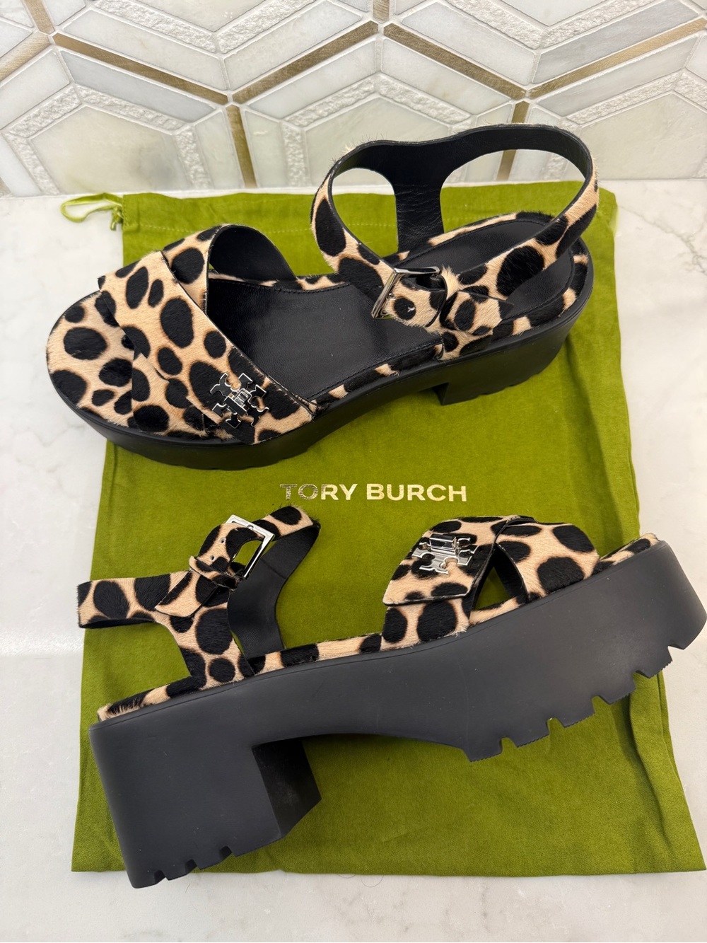 NWOB Tory Burch Turnlock Calf Hair Lug Heel Platform Sandals Size 10 Leopard